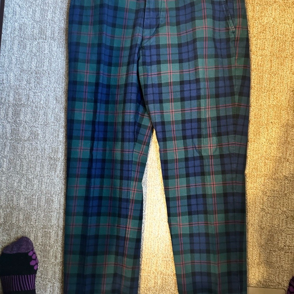 Vineyard Vines Breakers Pants. Like New - Picture 2 of 3